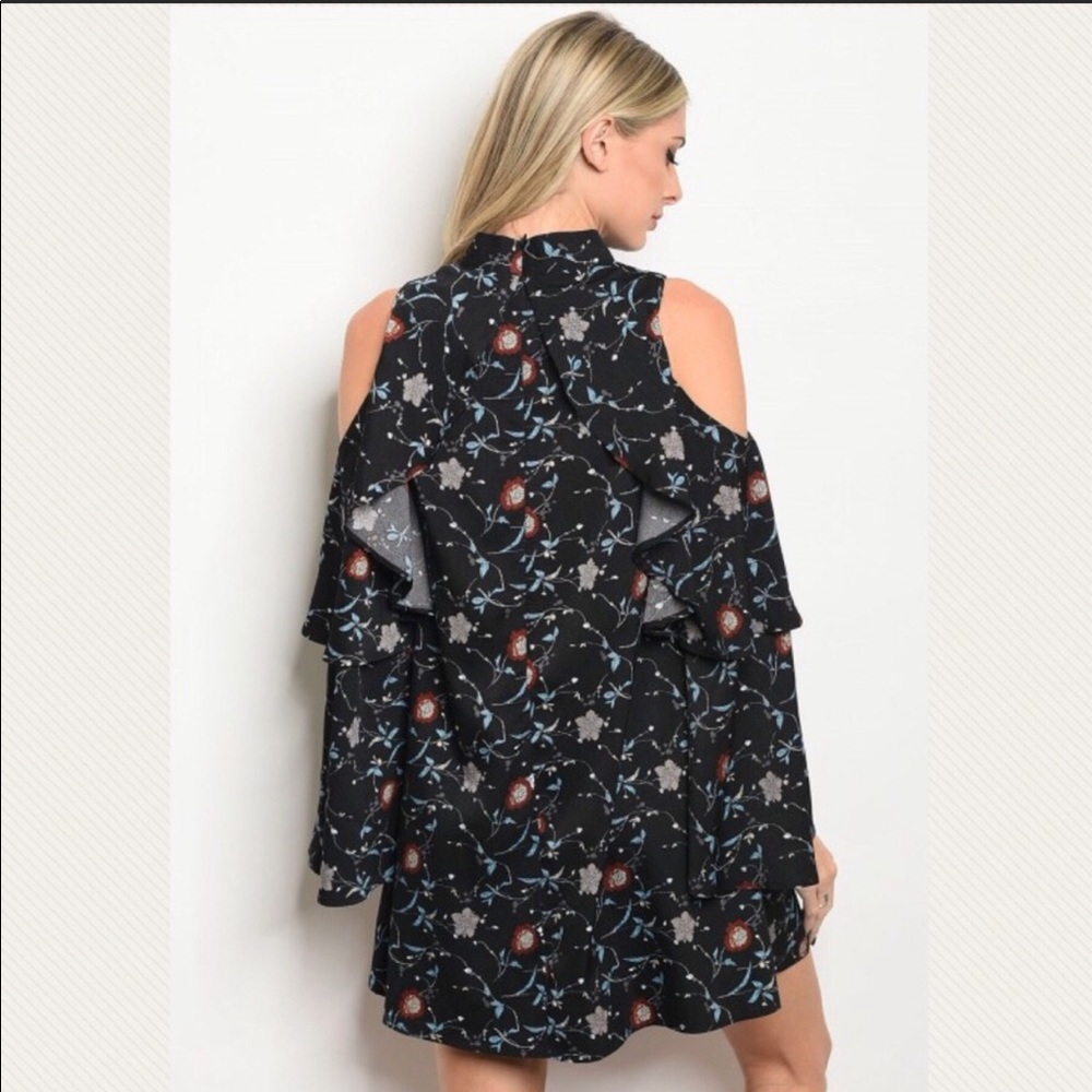 Black flowy floral dress🌹🌹🌹